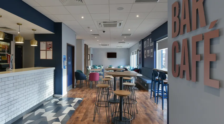 travelodge bar cafe rugby central hotel